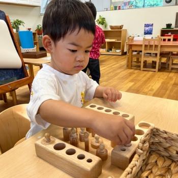 Child Learning complex math while having fun at Lifetime Montessori School in San Diego